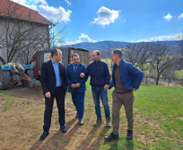 Zëvendësministri Demelezi vizitoi fermerët e Karadakut