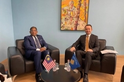 Ministri Faton Peci pret në takim Ambasadorin e Malajzisë