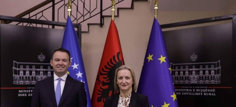Ministri Peci pritet për vizitë zyrtare nga homologia e tij shqiptare, Anila Denaj